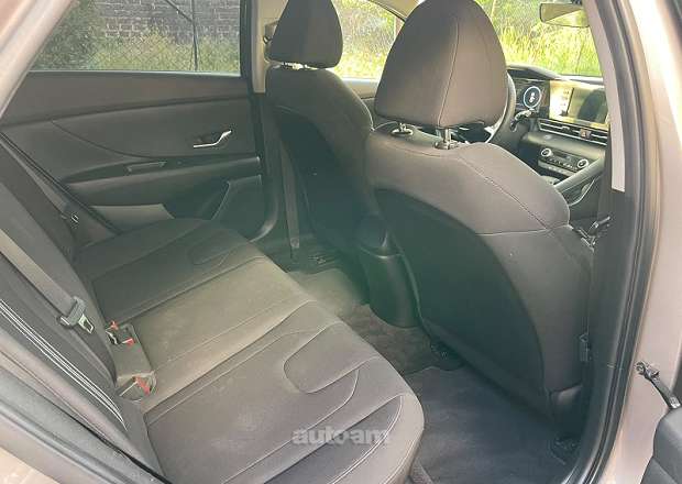 Hyundai Elantra 2021 — լուսանկար 11