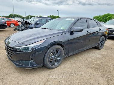 Hyundai Elantra  2022 