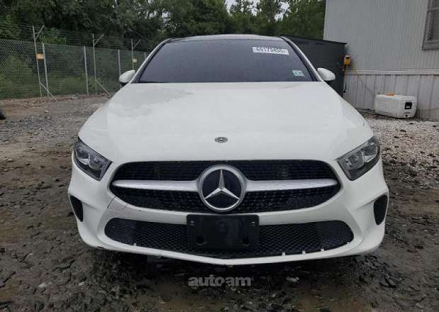 Mercedes-Benz A 220