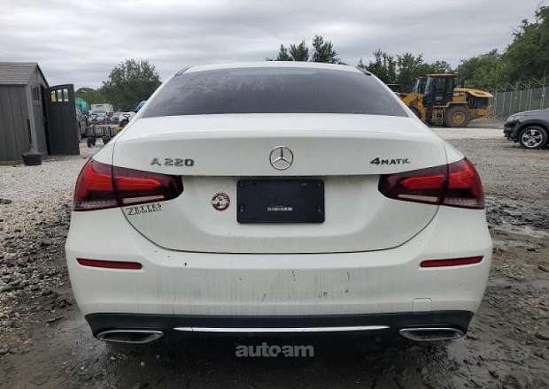 Mercedes-Benz A 220