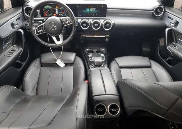 Mercedes-Benz A 220