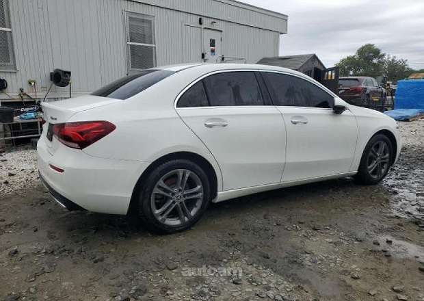 Mercedes-Benz A 220