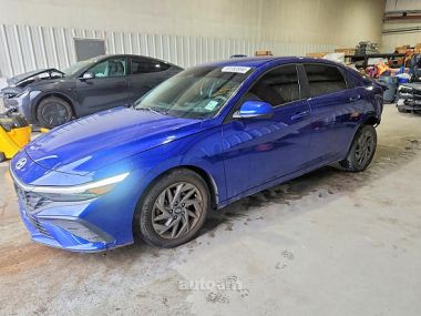 Hyundai Elantra  2023 