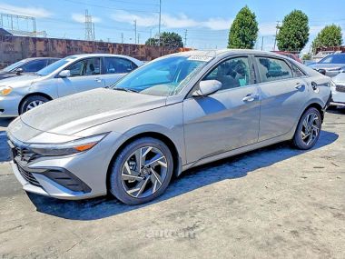 Hyundai Elantra  2025 