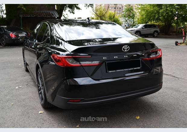 Toyota Camry 2025 — լուսանկար 9