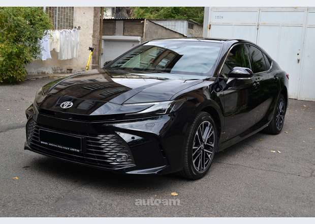 Toyota Camry 2025 — լուսանկար 2