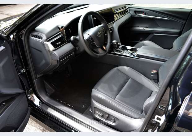 Toyota Camry 2025 — լուսանկար 11