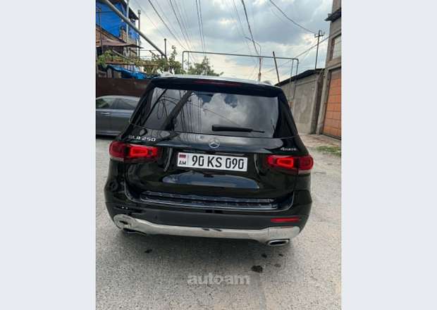 Mercedes-Benz GLB 250