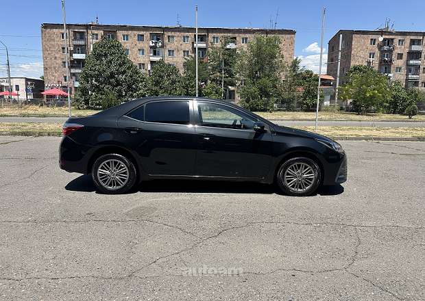Toyota Corolla 2018 — լուսանկար 5