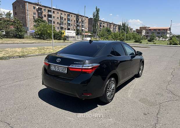 Toyota Corolla 2018 — լուսանկար 3