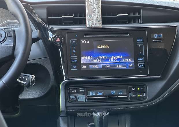 Toyota Corolla 2018 — լուսանկար 8