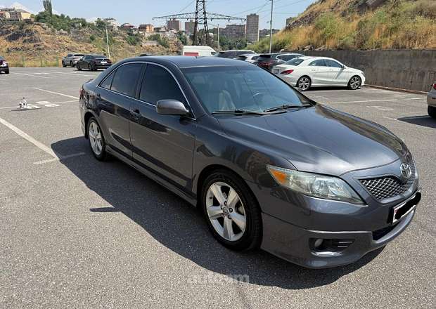 Toyota Camry 2010 — լուսանկար 2