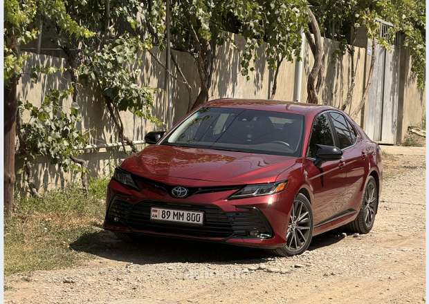 Toyota Camry 2019 — լուսանկար 1