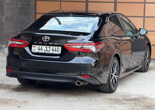 Toyota Camry 2022 — լուսանկար 4