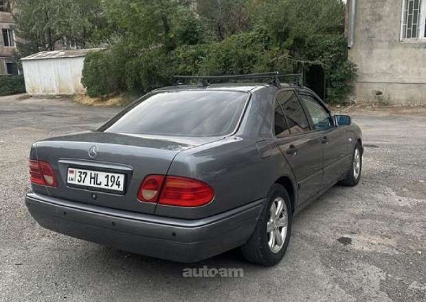 Mercedes-Benz E 230