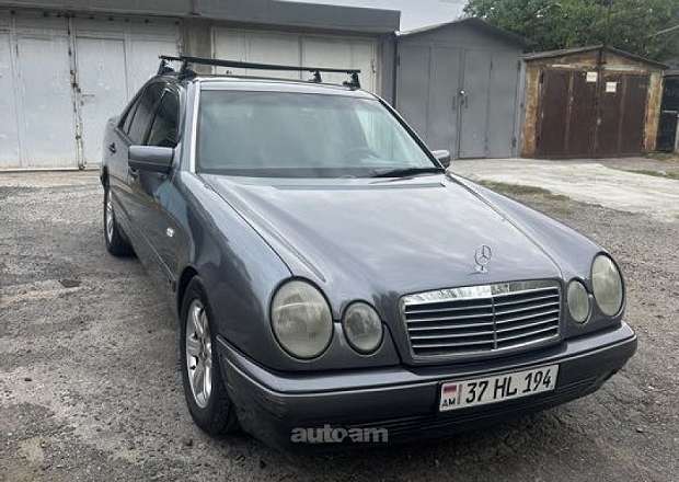 Mercedes-Benz E 230