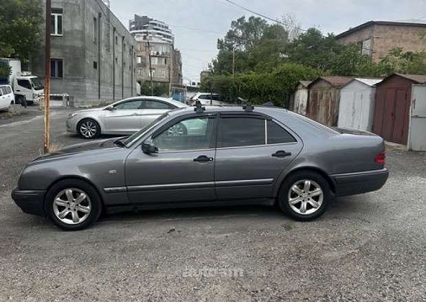 Mercedes-Benz E 230