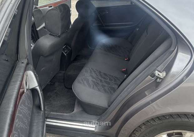Mercedes-Benz E 230