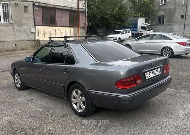 Mercedes-Benz E 230