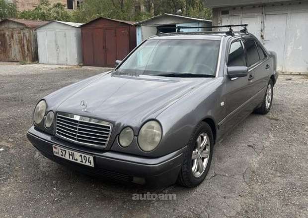 Mercedes-Benz E 230