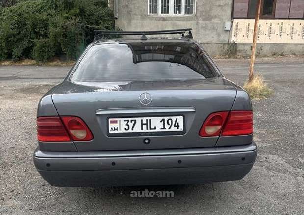 Mercedes-Benz E 230
