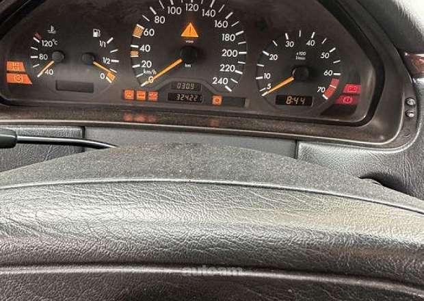 Mercedes-Benz E 230
