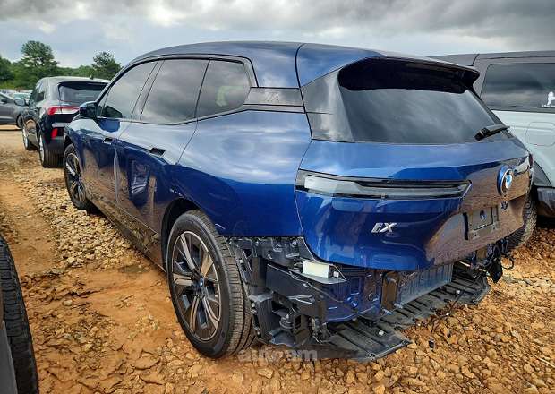 BMW iX