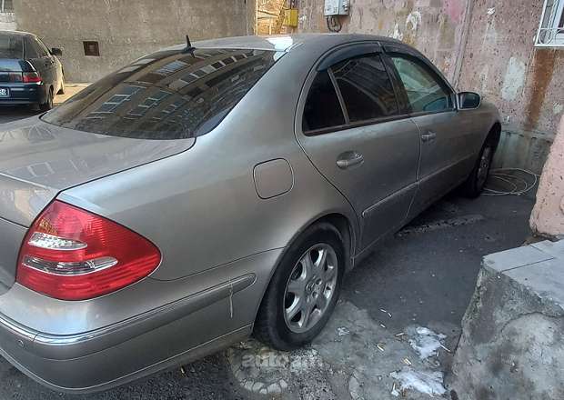 Mercedes-Benz E 320 2004 — photo 5