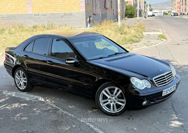 Mercedes-Benz 240 2002 — photo 1