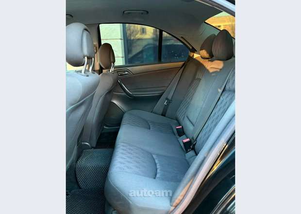 Mercedes-Benz 240 2002 — photo 8