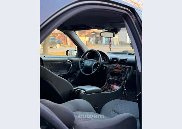 Mercedes-Benz 240 2002 — photo 11
