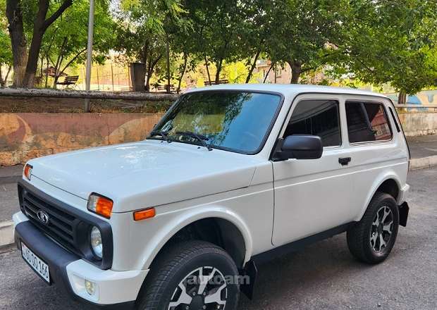 VAZ (Lada) 2121 NIVA (4x4) 2015 — photo 1
