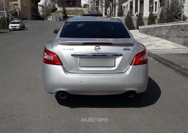 Nissan Maxima