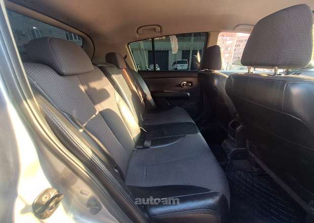 Nissan Tiida 2005 — լուսանկար 9
