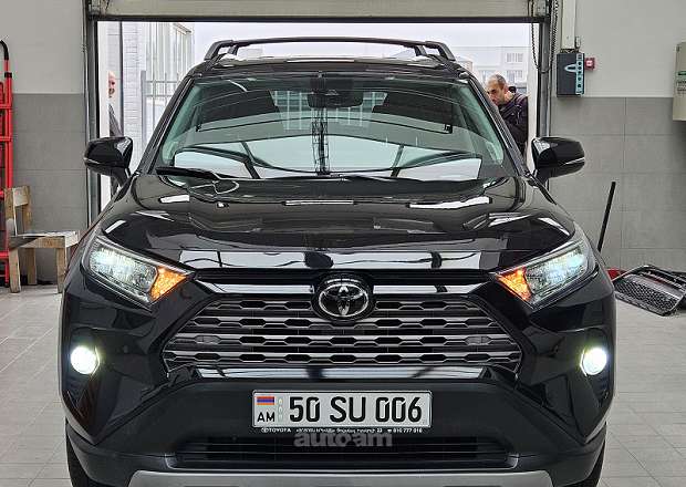 Toyota Rav 4 2020 — լուսանկար 2