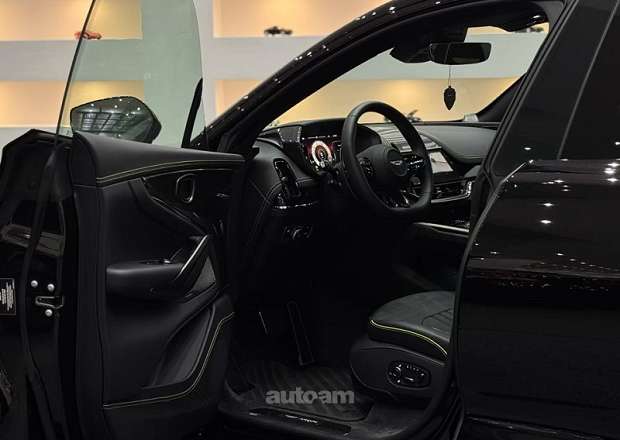 Aston Martin DBX