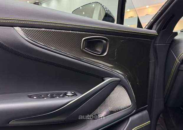 Aston Martin DBX
