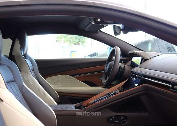 Aston Martin DB11