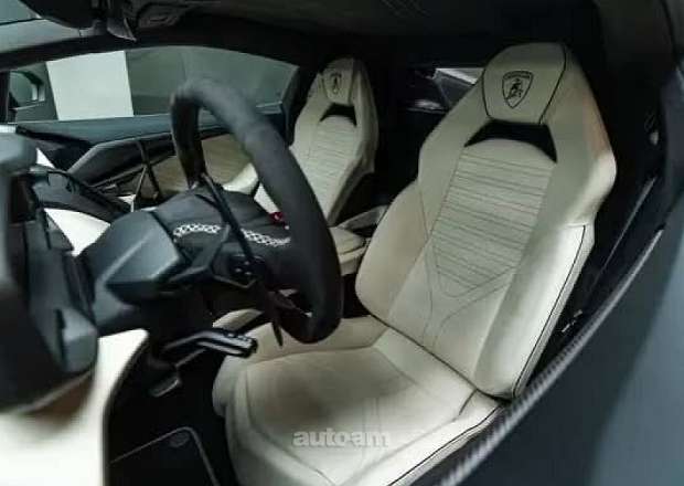 Lamborghini Revuelto