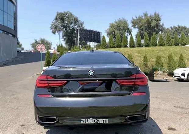 BMW 750