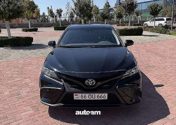 Toyota Camry 2020 — фото 1