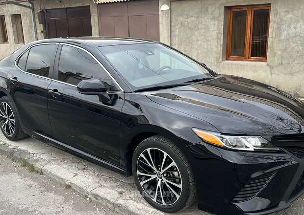 Toyota Camry 2020 — photo 2