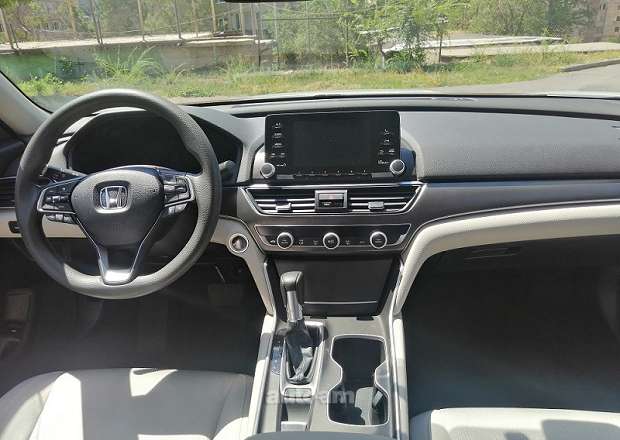 Honda Accord 2018 — photo 9