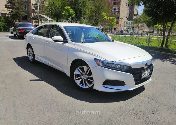 Honda Accord 2018 — photo 1