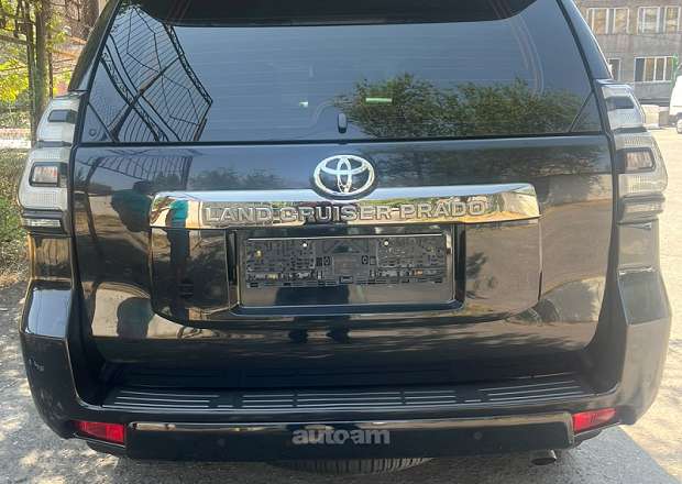 Toyota Land Cruiser Prado 2021 — photo 8