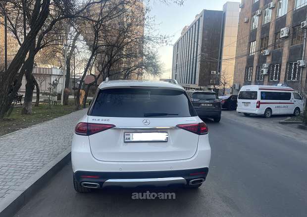 Mercedes-Benz GLE 350 2022 — լուսանկար 3