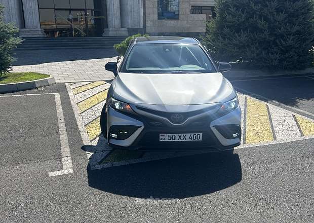 Toyota Camry 2021 — լուսանկար 1