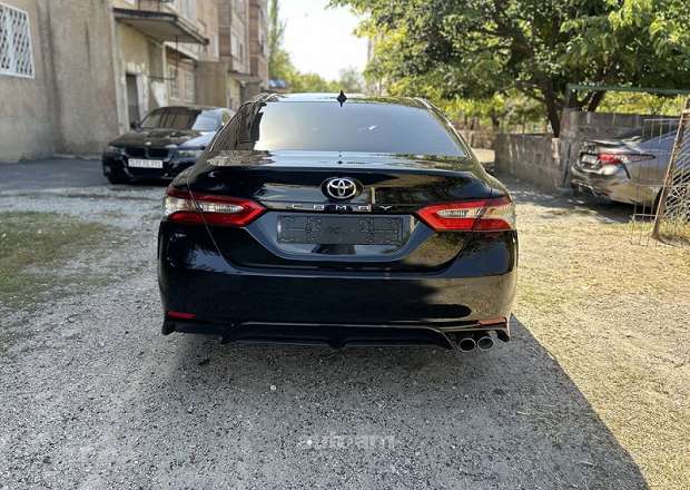 Toyota Camry 2018 — լուսանկար 2