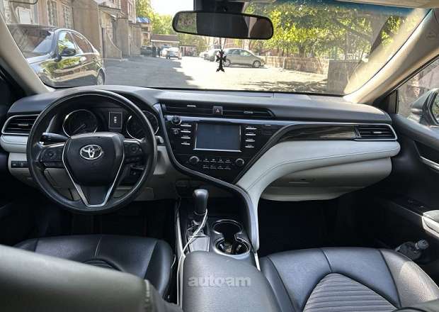 Toyota Camry 2018 — լուսանկար 3
