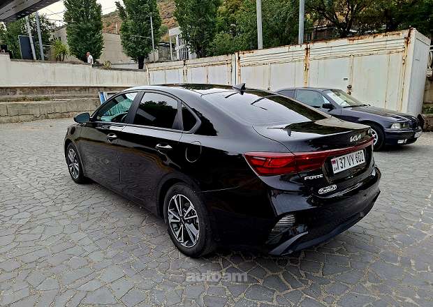 Kia Forte 2023 — photo 2